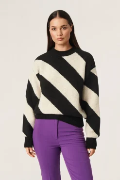 Hot Soaked in Luxury SLDio Pullover