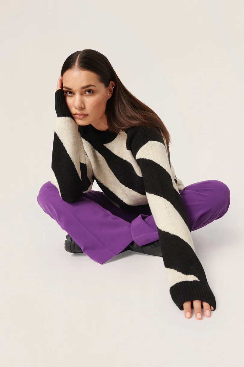 Hot Soaked in Luxury SLDio Pullover