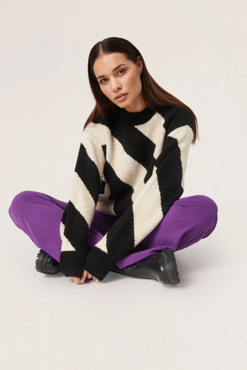Hot Soaked in Luxury SLDio Pullover
