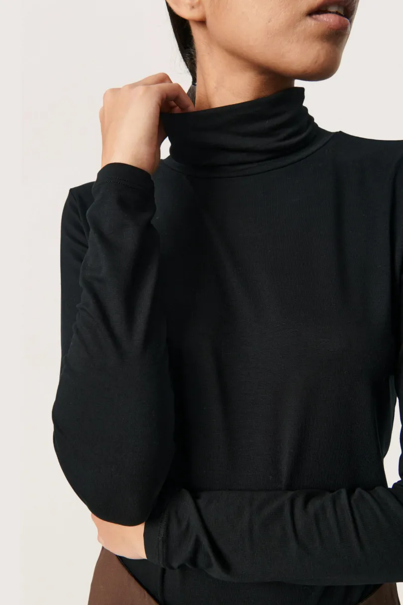 Hot Soaked in Luxury SLHanadi T-shirt