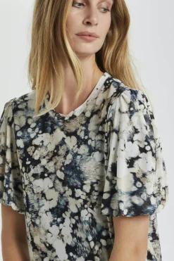 New Soaked in Luxury SLIla T-shirt