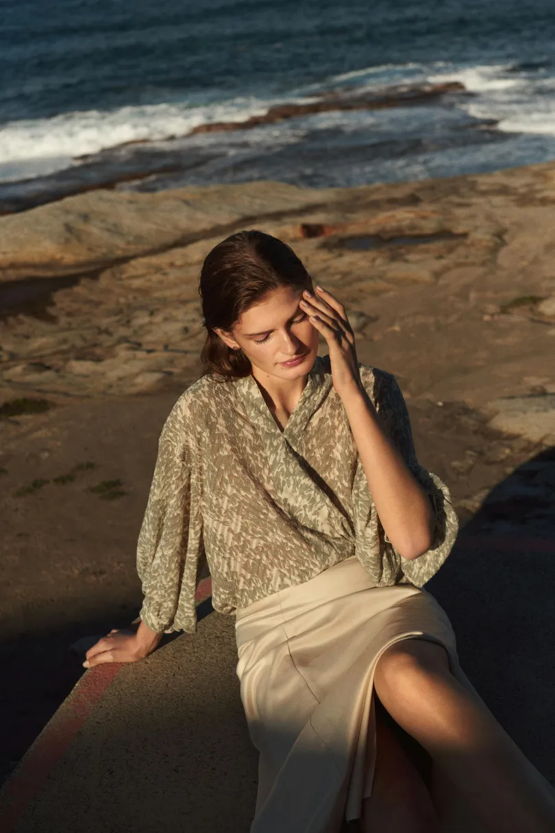 New Soaked in Luxury SLOsaka Bluse