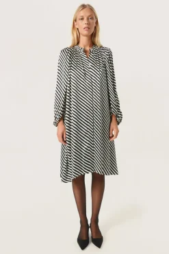 Sale Soaked in Luxury SLSoho Kjole