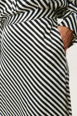 Online Soaked in Luxury SLSoho Nederdel
