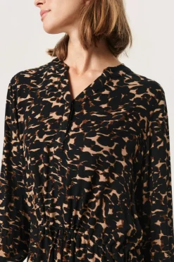 Soaked in Luxury SLZaya Kjole Tiger´sEyeLeafPrint